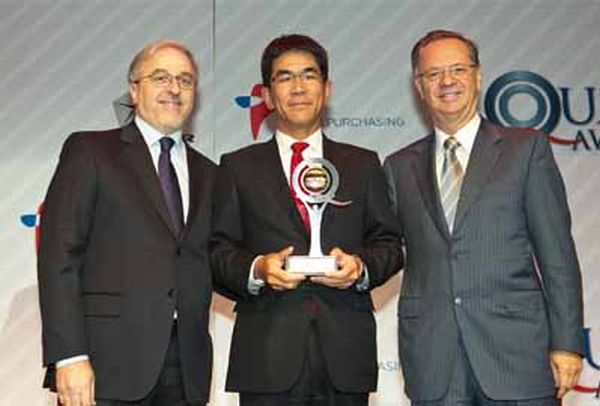 ngk-recebe-da-fiat-premio-por-excelencia-no-fornecimento-de-velas