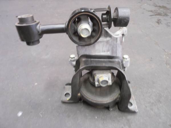 Coxim hidráulico do motor, lado direito. (com tirante montado)