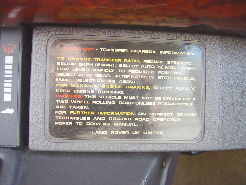  O aviso era referente à caixa de transferência para a tração 4x4, que deveria ser feita em velocidade de até 8 km/h  