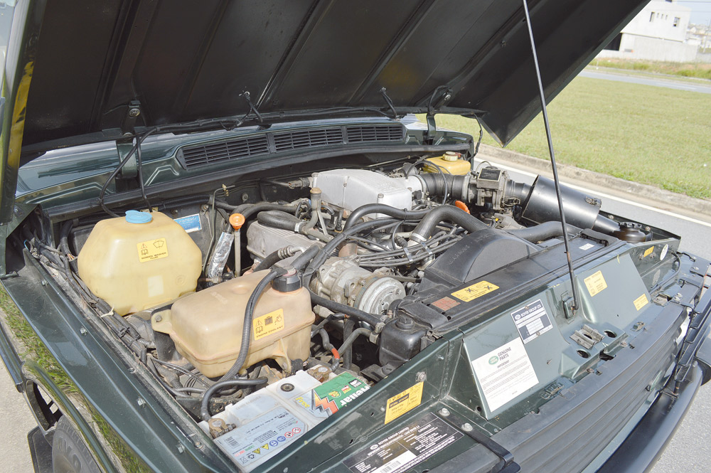 O destaque do Range Rover é sem dúvida seu motor V8 de 3,9 litros todo feito em alumínio; com 182 cv e 31,8 m.kgf ele movimenta com maestria as mais de 2 toneladas do modelo