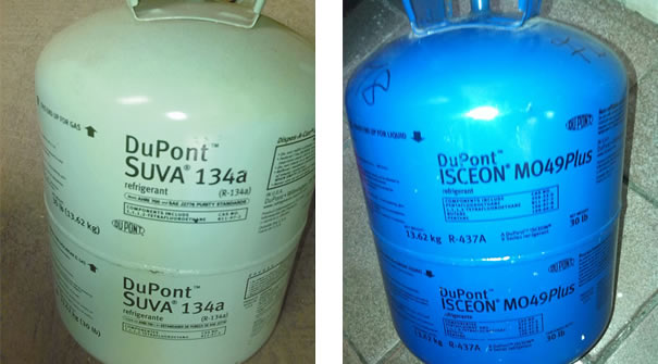 (esquerda) Cilindro de fluido refrigerante mais utilizado, R-134a / (direita) Cilindro de fluido refrigerante R-437a <MO49Plus> para substituir o R-12 em alguns veículos antigos, fabricados antes de 1995 no Brasil