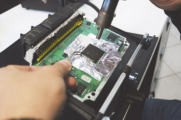 Foto 7 - Troca do processador da família ST10 do tipo QFP